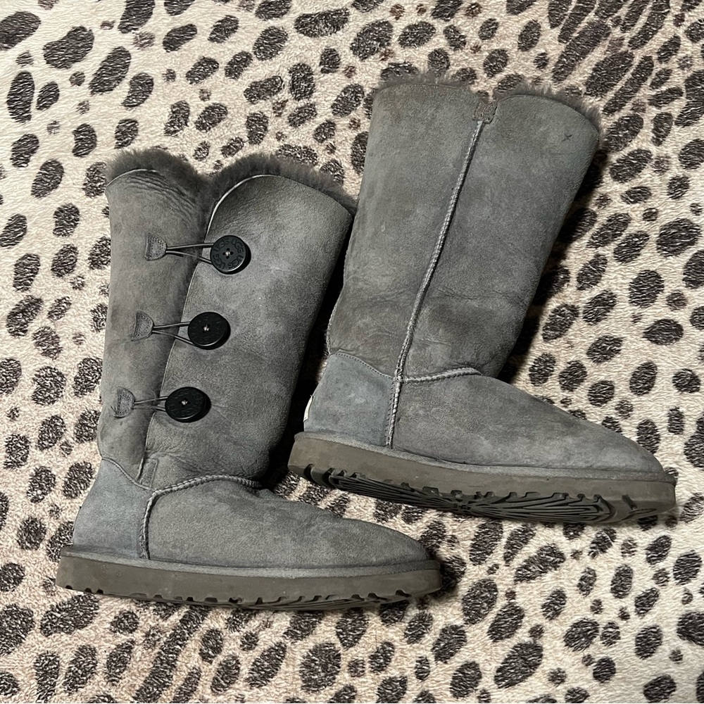 Tall Three Button Wrap Bailey UGG Boots 🩶 - Picture 3 of 13